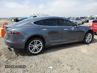 2013 Tesla Model S z VIN 5YJSA1CG9DFP09733, wystawiony jako Copart lot #58081845 z przebiegiem 88 163 mil mil oraz Szkoda całkowita • Salvage title. Historia ofert i sprzedaży dostępna na DreamBid. Obrazek 3.