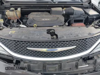 2018 Chrysler Pacifica Touring L Plus z VIN 2C4RC1EG9JR234929, wystawiony jako IAAI lot #41889519 z przebiegiem 87 924 mil mil oraz . Historia ofert i sprzedaży dostępna na DreamBid. Obrazek 10.