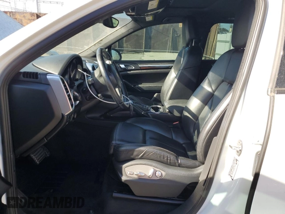 2012 Porsche Cayenne S Hybrid z VIN WP1AE2A23CLA93180, wystawiony jako Copart lot #88579675 z przebiegiem 50 909 mil mil oraz Tytuł czysty. Historia ofert i sprzedaży dostępna na DreamBid. Obrazek 7.