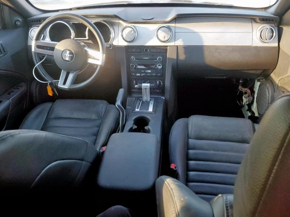 2008 Ford Mustang GT Deluxe with VIN 1ZVHT85H585202545, listed as a Copart auction lot 60884135 with 64,942 mi miles and Salvage title. Bid and sale history available at DreamBid. Image 8.