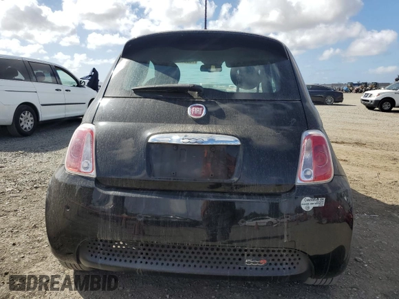 2015 FIAT 500e z VIN 3C3CFFGE7FT726048, wystawiony jako Copart lot #78305504 z przebiegiem 77 287 mil mil oraz Czysty tytuł • Clean title. Historia ofert i sprzedaży dostępna na DreamBid. Obrazek 6.