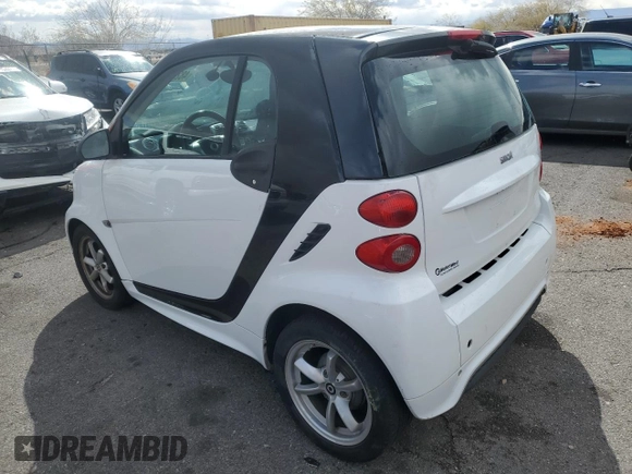 2015 Smart fortwo Passion z VIN WMEEJ3BA5FK812094, wystawiony jako Copart lot #48247405 z przebiegiem 79 913 mil mil oraz Szkody całkowita. Historia ofert i sprzedaży dostępna na DreamBid. Obrazek 2.