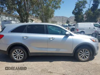 2017 Kia Sorento LX z VIN 5XYPG4A32HG210423, wystawiony jako IAAI lot #42283318 z przebiegiem 135 063 mil mil oraz . Historia ofert i sprzedaży dostępna na DreamBid. Obrazek 13.