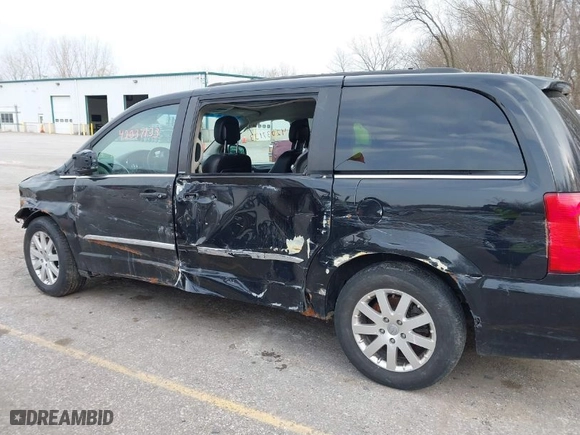2014 Chrysler Town & Country Touring with VIN 2C4RC1BG4ER330039, listed as a IAAI auction lot 42037133 with 113,969 mi miles. Bid and sale history available at carsss.com. Image 6.