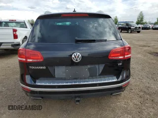 2015 Volkswagen Touareg Sport z VIN WVGEF9BP3FD004771, wystawiony jako Copart lot #58668125 z przebiegiem 64 422 mil mil oraz Czysty tytuł • Clean title. Historia ofert i sprzedaży dostępna na DreamBid. Obrazek 6.