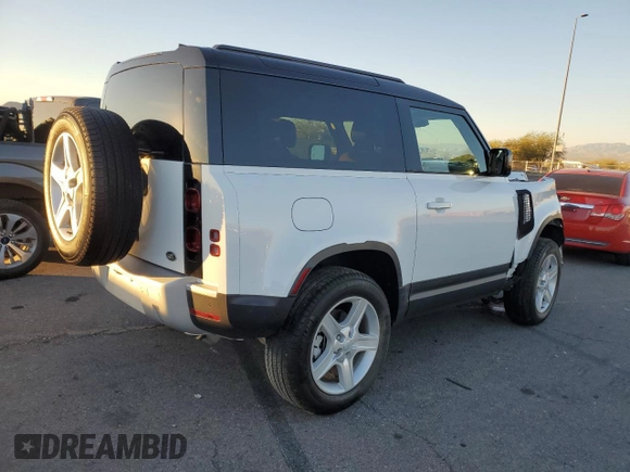 2023 Land Rover Defender S z VIN SALEJ6EX5P2122193, wystawiony jako Copart lot #79962604 z przebiegiem 7 809 mil mil oraz Szkoda całkowita • Salvage title. Historia ofert i sprzedaży dostępna na DreamBid. Obrazek 3.