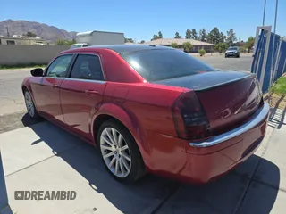 2007 Chrysler 300 C z VIN 2C3KA63H17H898516, wystawiony jako Copart lot #57472655 z przebiegiem 142 025 mil mil oraz Czysty tytuł • Clean title. Historia ofert i sprzedaży dostępna na DreamBid. Obrazek 3.
