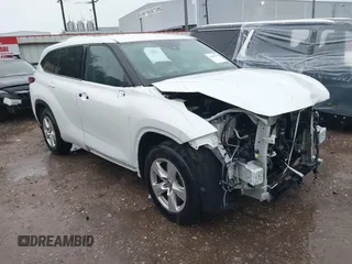 2023 Toyota Highlander L z VIN 5TDKDRAH8PS022728, wystawiony jako IAAI lot #42450177 z przebiegiem 46 620 mil mil oraz . Historia ofert i sprzedaży dostępna na DreamBid. Obrazek 1.