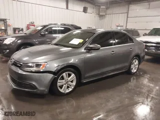 2013 Volkswagen Jetta Sedan Hybrid SEL Premium with VIN 3VW637AJ2DM226056, listed as a IAAI auction lot 39961453 with NaN miles. Bid and sale history available at carsss.com. Image 2.