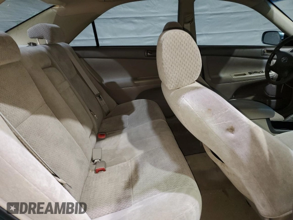2004 Toyota Camry LE z VIN 4T1BE32K74U311882, wystawiony jako Copart lot #47997235 z przebiegiem 205 299 mil mil oraz Szkoda całkowita • Salvage title. Historia ofert i sprzedaży dostępna na DreamBid. Obrazek 10.