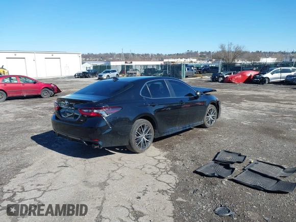 2022 Toyota Camry SE with VIN 4T1G11AK4NU690607, listed as a IAAI auction lot 41837156 with 10,924 mi miles. Bid and sale history available at carsss.com. Image 4.