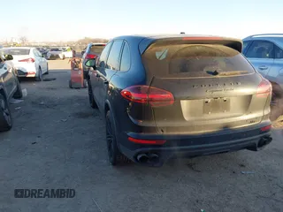 2017 Porsche Cayenne Turbo z VIN WP1AC2A2XHLA92993, wystawiony jako IAAI lot #41264521 z przebiegiem 83 257 mil mil oraz . Historia ofert i sprzedaży dostępna na DreamBid. Obrazek 3.