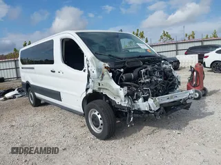 2022 Ford Transit Passenger XL with VIN 1FBAX2Y83NKA59579, listed as a IAAI auction lot 40688586 with 5,101 mi miles. Bid and sale history available at carsss.com. Image 1.