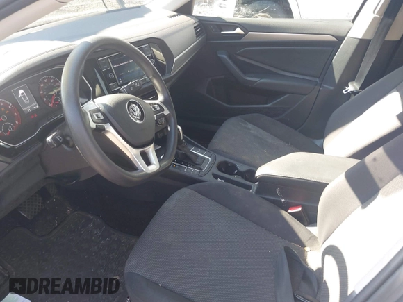 2019 Volkswagen Jetta S z VIN 3VWC57BUXKM242671, wystawiony jako IAAI lot #41813164 z przebiegiem 100 642 mil mil oraz . Historia ofert i sprzedaży dostępna na DreamBid. Obrazek 5.