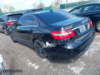 2013 Mercedes-Benz E-Class E 350 Luxury with VIN WDDHF8JB3DA758470, listed as a IAAI auction lot 41879606 with 181,729 mi miles. Bid and sale history available at carsss.com. Image 3.