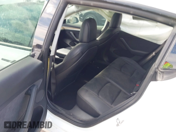 2021 Tesla Model 3 Performance z VIN 5YJ3E1EC5MF984891, wystawiony jako IAAI lot #42071151 z przebiegiem 72 883 mil mil oraz . Historia ofert i sprzedaży dostępna na DreamBid. Obrazek 8.