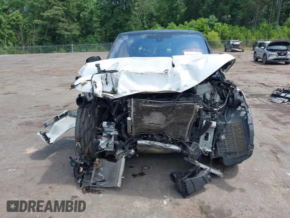 2015 Land Rover Range Rover HSE with VIN SALGS2VF0FA239075, listed as a IAAI auction lot 42278987 with 99,398 mi miles and . Bid and sale history available at DreamBid. Image 6.