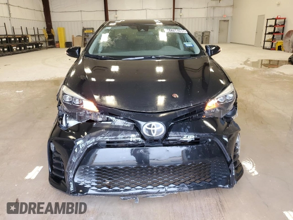 2019 Toyota Corolla L z VIN 5YFBURHE3KP906802, wystawiony jako Copart lot #41758285 z przebiegiem 136 313 mil mil oraz Czysty tytuł • Clean title. Historia ofert i sprzedaży dostępna na DreamBid. Obrazek 5.