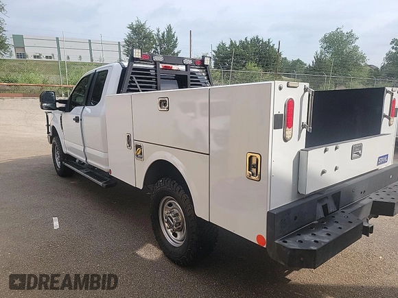 2019 Ford F-250 XL with VIN 1FT7X2B66KEE56940, listed as a IAAI auction lot 42282376 with 176,667 mi miles and . Bid and sale history available at DreamBid. Image 9.