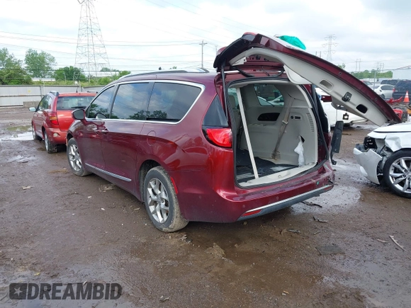 2017 Chrysler Pacifica Limited z VIN 2C4RC1GG8HR703435, wystawiony jako IAAI lot #42156060 z przebiegiem 129 744 mil mil oraz . Historia ofert i sprzedaży dostępna na DreamBid. Obrazek 3.