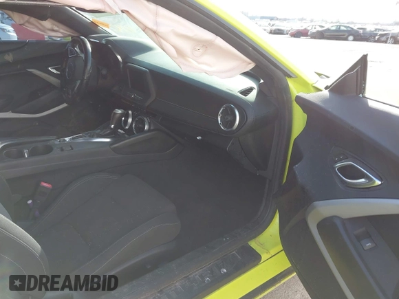 2020 Chevrolet Camaro 1LT z VIN 1G1FB1RSXL0130718, wystawiony jako IAAI lot #41653708 z przebiegiem 96 577 mil mil oraz . Historia ofert i sprzedaży dostępna na DreamBid. Obrazek 5.