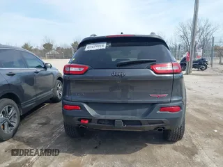 2015 Jeep Cherokee Trailhawk z VIN 1C4PJMBS3FW520328, wystawiony jako IAAI lot #41746017 z przebiegiem 83 485 mil mil oraz . Historia ofert i sprzedaży dostępna na DreamBid. Obrazek 17.