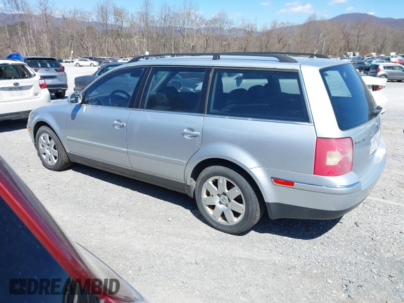 2005 Volkswagen Passat z VIN WVWDD63B25E110788, wystawiony jako IAAI lot #41877185 z przebiegiem 181 584 mil mil oraz . Historia ofert i sprzedaży dostępna na DreamBid. Obrazek 3.