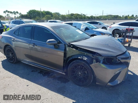 2019 Toyota Camry XSE with VIN 4T1B61HK3KU770042, listed as a IAAI auction lot 41840898 with 101,957 mi miles. Bid and sale history available at carsss.com. Image 1.