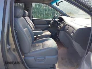 2000 Toyota Sienna LE with VIN 4T3ZF13C6YU173739, listed as a IAAI auction lot 42162320 with 173,659 mi miles. Bid and sale history available at carsss.com. Image 5.