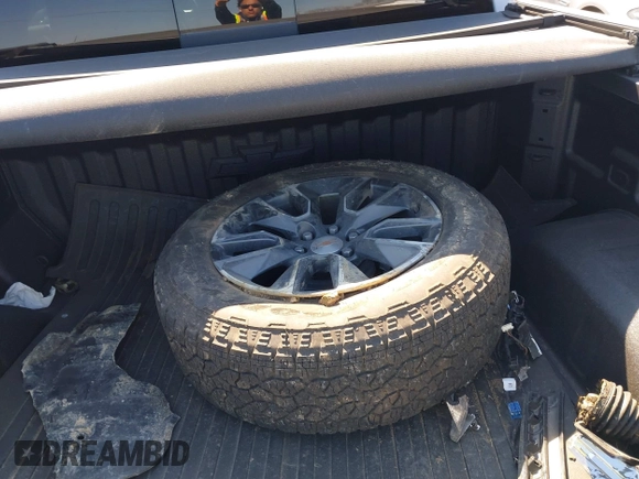 2025 Chevrolet Silverado 1500 LT with VIN 2GCUKDED7S1126992, listed as a IAAI auction lot 41696975 with 5,459 mi miles and . Bid and sale history available at DreamBid. Image 12.