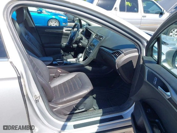 2013 Ford Fusion SE with VIN 3FA6P0HR4DR337047, listed as a IAAI auction lot 41997094 with 195,687 mi miles. Bid and sale history available at carsss.com. Image 5.
