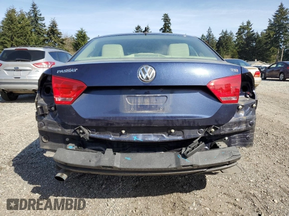 2014 Volkswagen Passat Wolfsburg Edition z VIN 1VWAT7A32EC036093, wystawiony jako Copart lot #52129185 z przebiegiem 106 949 mil mil oraz Szkoda całkowita • Salvage title. Historia ofert i sprzedaży dostępna na DreamBid. Obrazek 6.