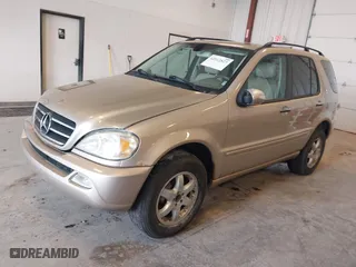 2005 Mercedes-Benz M-Class 5.0L with VIN 4JGAB75E05A525942, listed as a IAAI auction lot 42012823 with 176,682 mi miles. Bid and sale history available at carsss.com. Image 2.