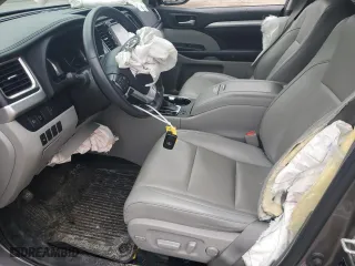 2019 Toyota Highlander SE with VIN 5TDJZRFH8KS598432, listed as a Copart auction lot 48376755 with 87,674 mi miles and Salvage Title. Bid and sale history available at carsss.com. Image 7.