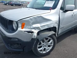 2017 Jeep Renegade Latitude z VIN ZACCJBBB6HPG40367, wystawiony jako IAAI lot #42053957 z przebiegiem 105 893 mil mil oraz . Historia ofert i sprzedaży dostępna na DreamBid. Obrazek 6.