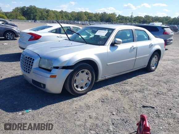 2005 Chrysler 300 with VIN 2C3AA53G35H634689, listed as a IAAI auction lot 40523572 with 1 mi miles. Bid and sale history available at carsss.com. Image 2.