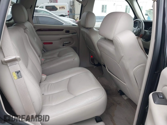 2005 Cadillac Escalade z VIN 1GYEC63T95R181022, wystawiony jako IAAI lot #41777173 z przebiegiem 44 348 mil mil oraz . Historia ofert i sprzedaży dostępna na DreamBid. Obrazek 8.