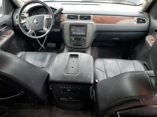 2009 GMC Yukon SLT 4SB z VIN 1GKFK33009R298337, wystawiony jako Copart lot #57701715 z przebiegiem 185 652 mil mil oraz Tytuł czysty. Historia ofert i sprzedaży dostępna na DreamBid. Obrazek 8.