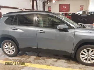 2024 Toyota Corolla Cross LE z VIN 7MUCAABG5RV087551, wystawiony jako IAAI lot #41726761 z przebiegiem 30 744 mil mil oraz . Historia ofert i sprzedaży dostępna na DreamBid. Obrazek 13.