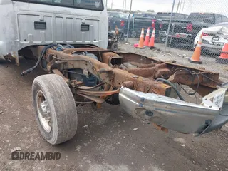 2001 Ford F-250 XL z VIN 1FTNX21L41EA04501, wystawiony jako IAAI lot #41857447 z przebiegiem 291 556 mil mil oraz . Historia ofert i sprzedaży dostępna na DreamBid. Obrazek 6.