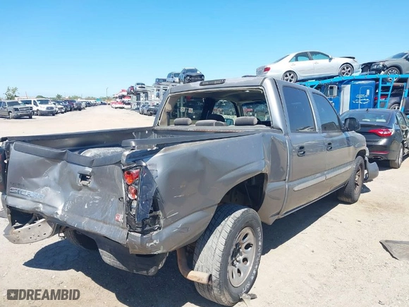 2007 GMC Sierra 1500 Classic SL with VIN 2GTEC13VX71162484, listed as a IAAI auction lot 41786748 with 383,881 mi miles. Bid and sale history available at carsss.com. Image 4.
