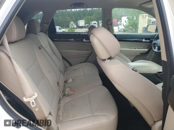 2015 Kia Sorento LX with VIN 5XYKTCA69FG562664, listed as a Copart auction lot 63301385 with 156,729 mi miles and Clean title. Bid and sale history available at DreamBid. Image 10.
