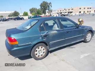 1998 Honda Civic LX z VIN 2HGEJ6672WH563664, wystawiony jako IAAI lot #42400327 z przebiegiem 200 390 mil mil oraz . Historia ofert i sprzedaży dostępna na DreamBid. Obrazek 4.