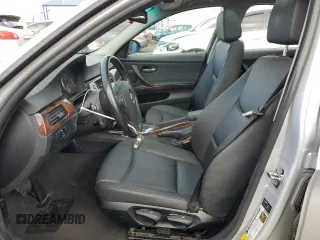 2007 BMW 3 Series 328xi z VIN WBAVT73587FZ36353, wystawiony jako Copart lot #85298474 z przebiegiem 96 375 mil mil oraz Szkoda całkowita • Salvage title. Historia ofert i sprzedaży dostępna na DreamBid. Obrazek 7.