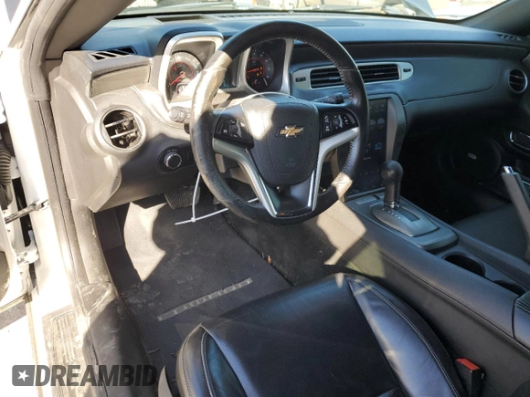 2013 Chevrolet Camaro LT z VIN 2G1FC3D30D9217897, wystawiony jako Copart lot #42090665 z przebiegiem 132 813 mil mil oraz Szkoda całkowita • Salvage title. Historia ofert i sprzedaży dostępna na DreamBid. Obrazek 8.