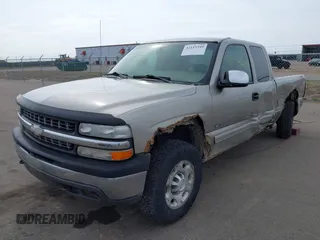2000 Chevrolet Silverado 2500 LS z VIN 1GCGK29U4YE309544, wystawiony jako IAAI lot #42115349 z przebiegiem 227 652 mil mil oraz . Historia ofert i sprzedaży dostępna na DreamBid. Obrazek 2.