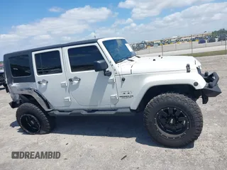 2010 Jeep Wrangler z VIN 1J4HB5H16AL186600, wystawiony jako IAAI lot #42147992 z przebiegiem 134 717 mil mil oraz . Historia ofert i sprzedaży dostępna na DreamBid. Obrazek 13.