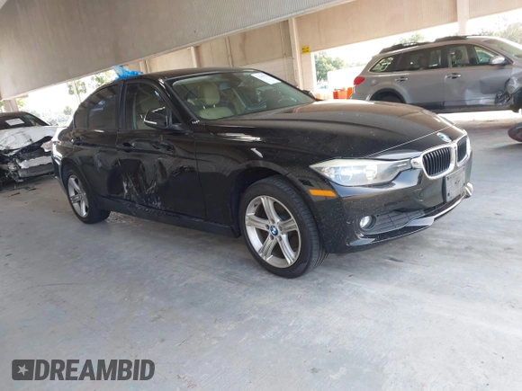 2013 BMW 3 Series 320i xDrive z VIN WBA3C3C56DF982906, wystawiony jako IAAI lot #42395925 z przebiegiem 117 880 mil mil oraz . Historia ofert i sprzedaży dostępna na DreamBid. Obrazek 13.