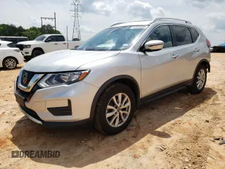 2020 Nissan Rogue SV z VIN JN8AT2MTXLW009600, wystawiony jako Copart lot #57324055 z przebiegiem 70 542 mil mil oraz Szkoda całkowita • Salvage title. Historia ofert i sprzedaży dostępna na DreamBid. Obrazek 1.