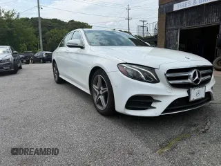 2017 Mercedes-Benz E 300 Luxury with VIN WDDZF4KB1HA058612, listed as a Copart auction lot 62069435 with 160,626 mi miles and Clean title. Bid and sale history available at DreamBid. Image 4.